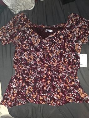 SO Burgundy Floral V-Neck Short Sleeve Peplum Top